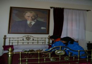 Atatürk Portreleri sergisi yoğun ilgi görüyor